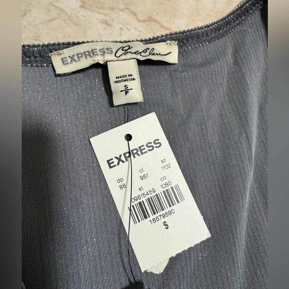 Express Women’s Ribbed Silver Velvet Wrap Front 3/4 sleeve V-neck Top Size Small - Picture 3 of 13